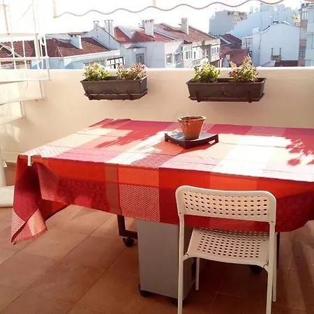 Apartment With Roof Top, View On The Ocean