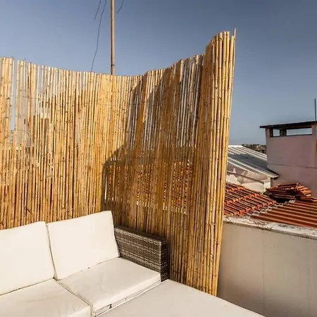 Apartment With Roof Top, View On The Ocean شقة